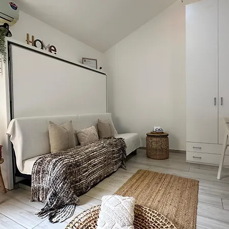 Eleonora House *