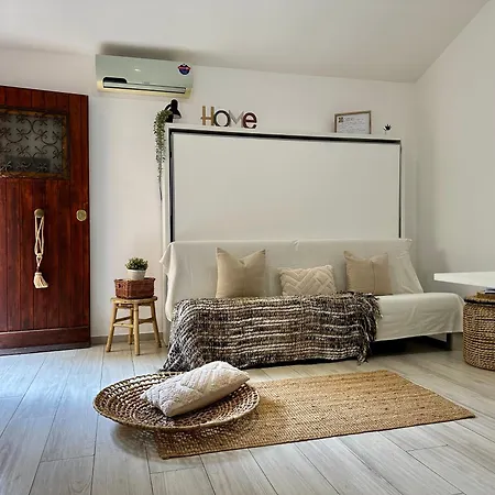 Eleonora House Holiday home *