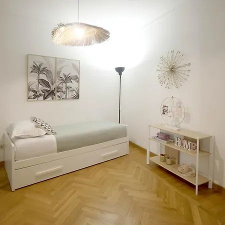 Residenza Al Colosseo Apartment *