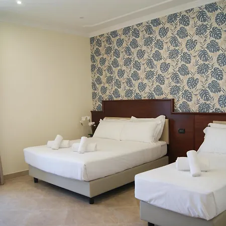 Glam Luxury Hotel *