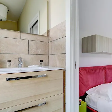 Santi Quattro - Colosseo Apartment *