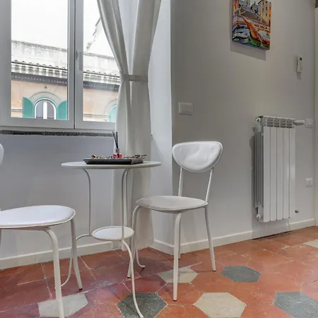 Santi Quattro - Colosseo Apartmán