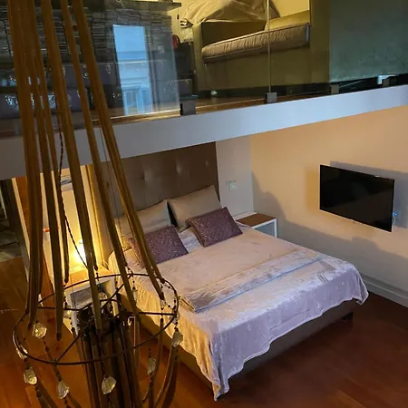 Flower Apartment
