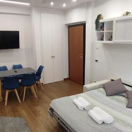 Appartamento Stylish Air Conditionig Wifi Tv 50 Metro 4 Minutes Away *