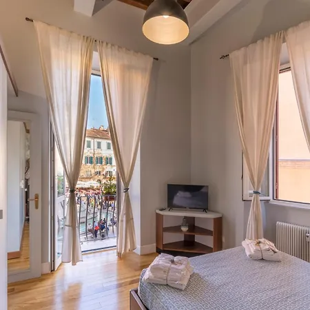 Apartment Navona Charming Balcony Rome