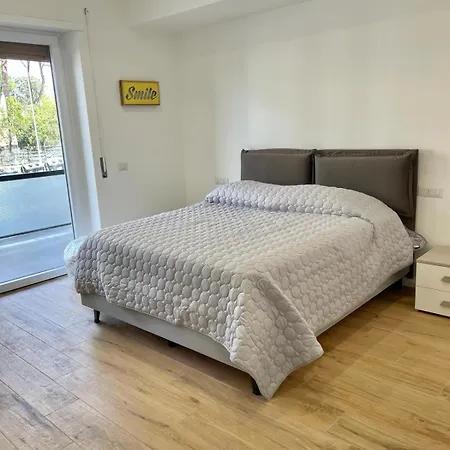 Apartment Pm 34 Viale Imperatore Guest House - 50 Mt From Metro San Paolo *