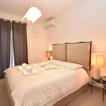 Diasof Apartment *