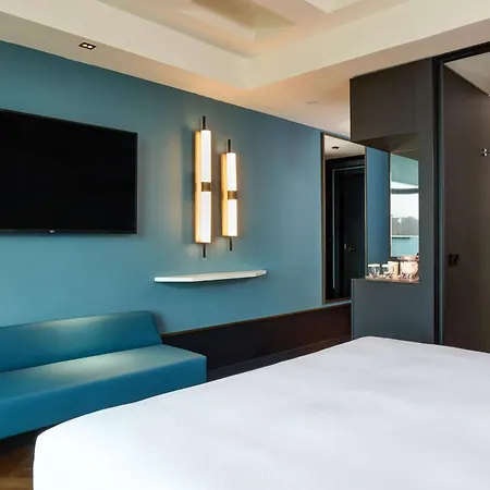 Hilton Eur La Hotel 4*