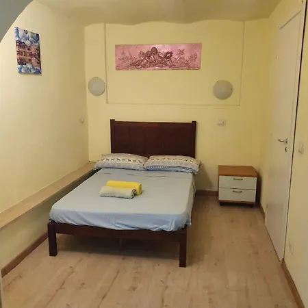 Center Apartment *