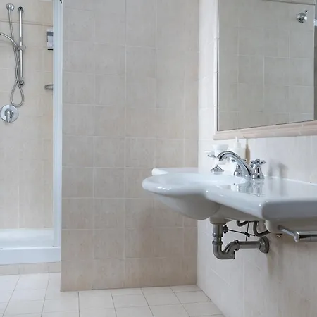 Comfort Gaia Tor Vergata Vendégház