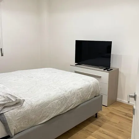 Apartment Pm 34 Viale Imperatore Guest House - 50 Mt From Metro San Paolo *