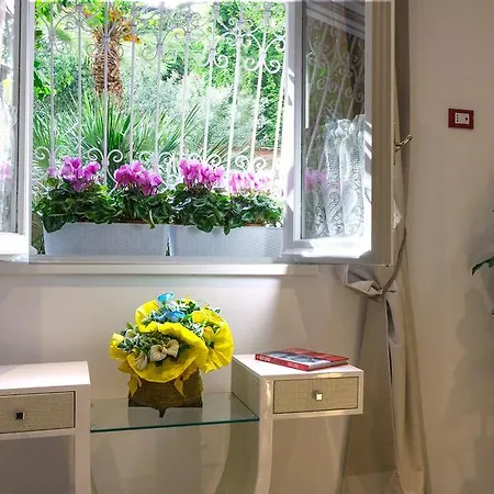 Margutta's Garden Rom