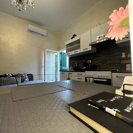 Palms House *