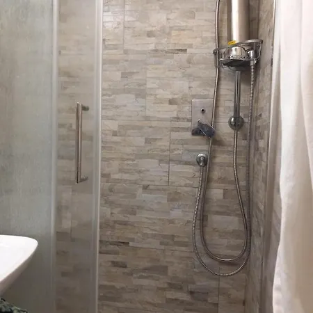 Apartment Domus Next Campo De'fiori With Thermal Shower