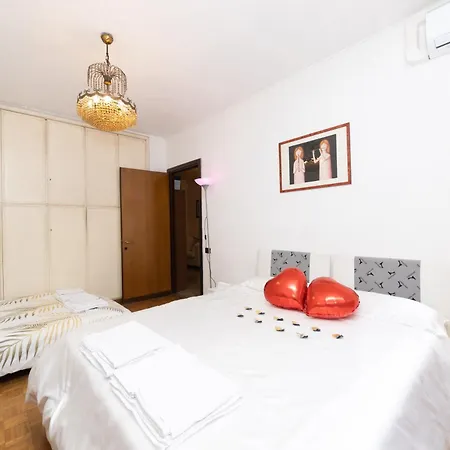 Rachele's Charming House In The Heart Of Alloggio in famiglia Roma