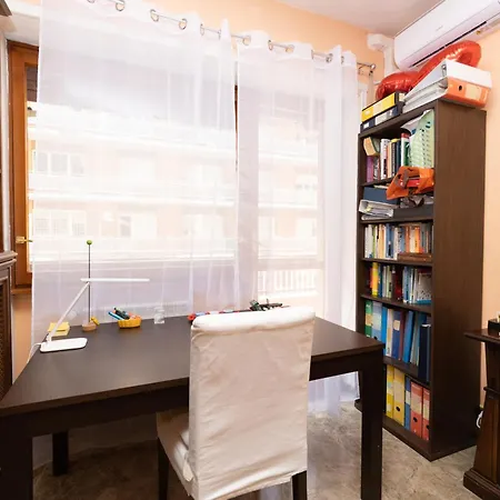 Rachele's Charming House In The Heart Of Alloggio in famiglia Roma
