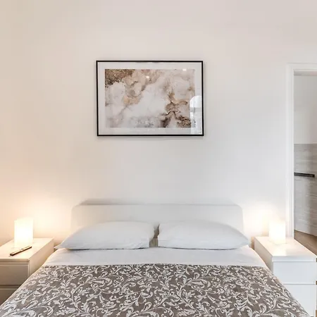 Appartement V E N E R E *