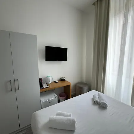 Eden Luxury 招待所 2*