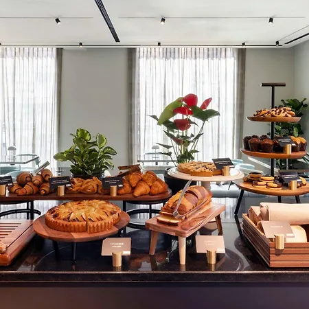 Radisson Collection Hotel, Antica Rome