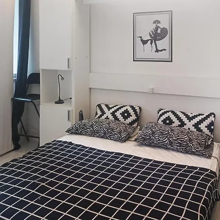 2 Bedroom Stunning In Holiday home Rome