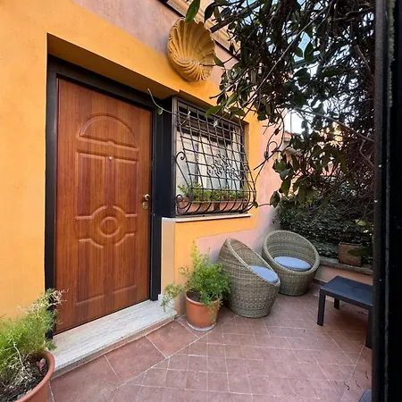 Lux Piramide Appartement *