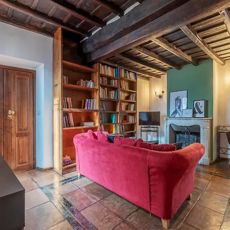 Cozy Trevi Romance Apartment