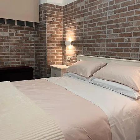 Casina Dacia * Roma