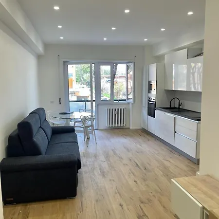 Apartment Pm 34 Viale Imperatore Guest House - 50 Mt From Metro San Paolo Rome