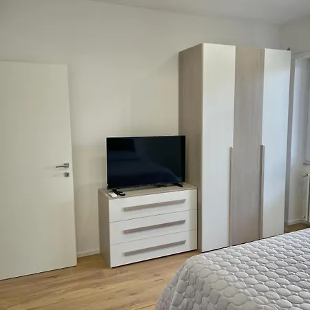 Apartment Pm 34 Viale Imperatore Guest House - 50 Mt From Metro San Paolo Rome