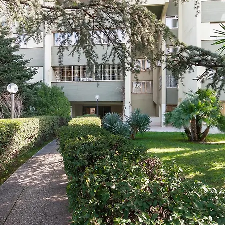 Elegant Comfy Three-rooms In Eur With Parking Appartamento Roma