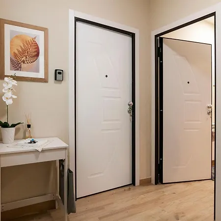 Elegant Comfy Three-rooms In Eur With Parking * Roma