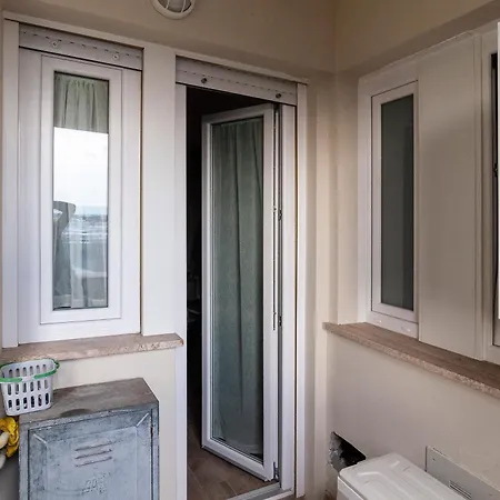 Elegant Comfy Three-rooms In Eur With Parking Roma
