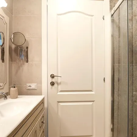 Appartamento Elegant Comfy Three-rooms In Eur With Parking Roma