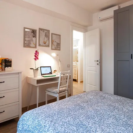 Elegant Comfy Three-rooms In Eur With Parking Roma