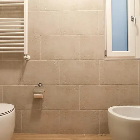 Elegant Comfy Three-rooms In Eur With Parking Appartamento Roma