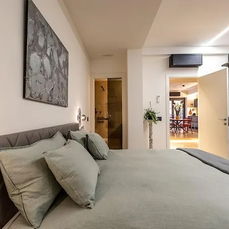 Apartment Aedrian's Loft. Boutique With Private Terrace In The Center Of Rome