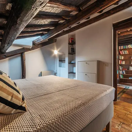 Cozy Trevi Romance Apartment *