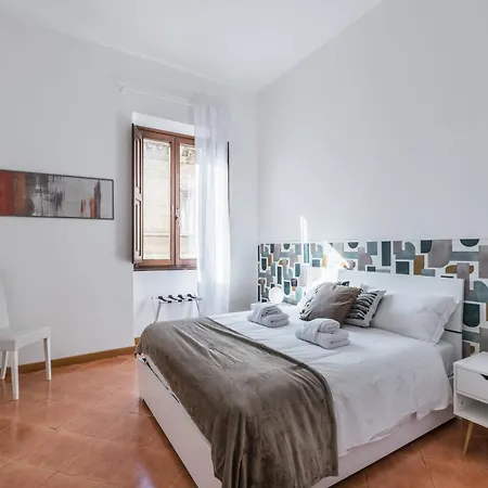 The Rent - Four-room A Few Steps From The Trevi Fountain Apartment *