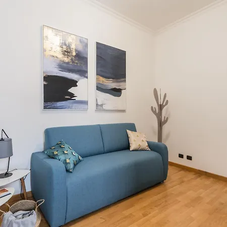 The Rent - Four-room A Few Steps From The Trevi Fountain Apartment