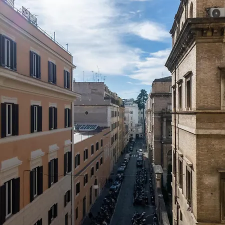 The Rent - Four-room A Few Steps From The Trevi Fountain Apartment