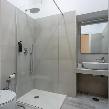 Apartment 5 Bdrms *