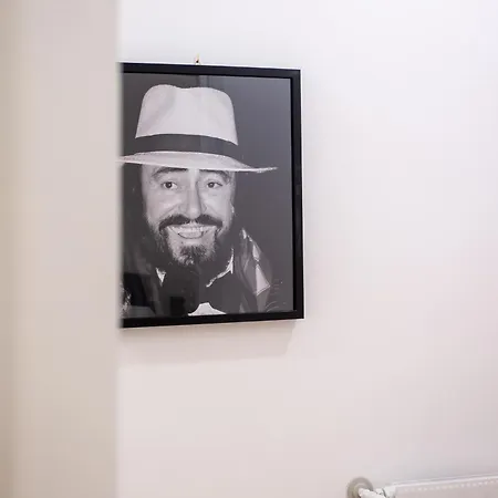 5 Bdrms Apartment
