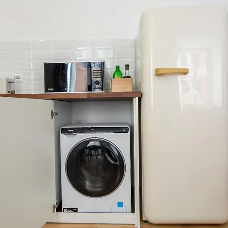 5 Bdrms Apartment *