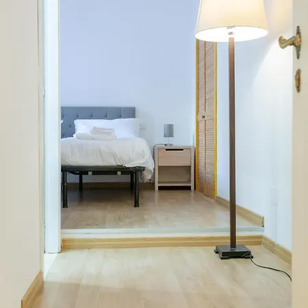 5 Bdrms Apartment