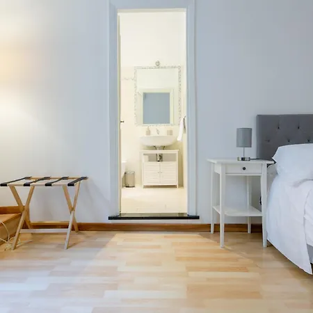 5 Bdrms Apartment