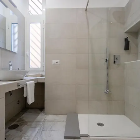 Apartment 5 Bdrms *