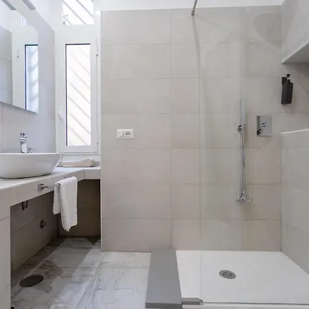 Apartment 5 Bdrms Rome