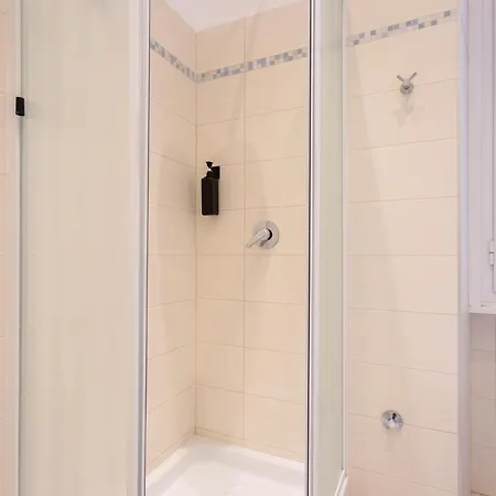 Apartment 5 Bdrms