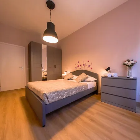 Apartment Chic Modern 2-bedroom Near Metro *
