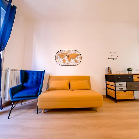 Apartment Chic Modern 2-bedroom Near Metro Rome